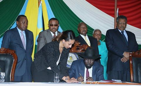 Kiir sign the IGAD peace proposal
